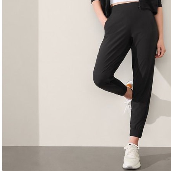 Athleta Pants - Athleta Brooklyn Legacy Mid Rise Jogger Black 0